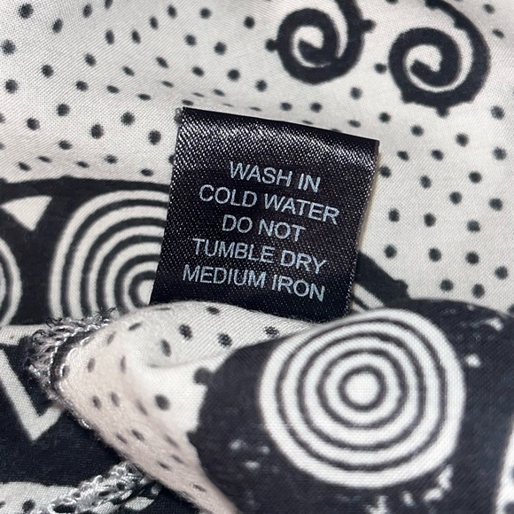 Women's Wahine Toa blouse black and white size small - Picture 9 of 10